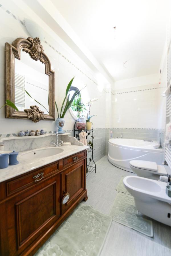 King Room Spa Bath