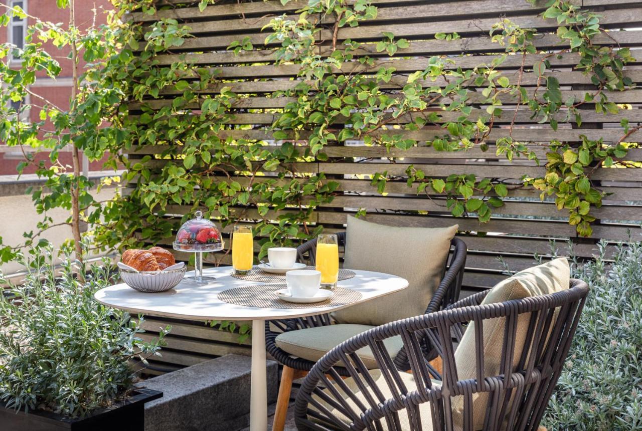 Zimmer mit Kingsize-Bett und Terrasse