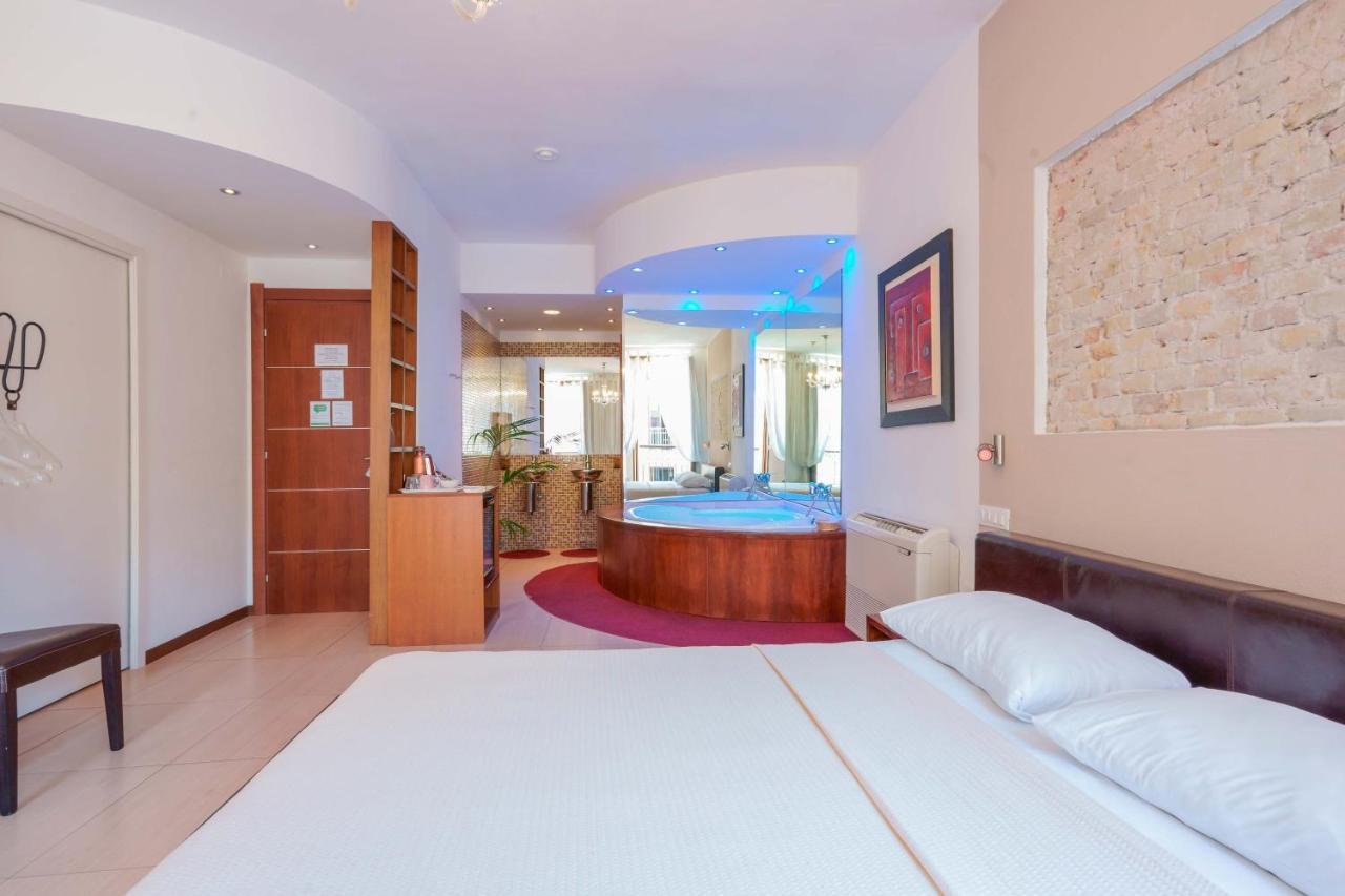 Queen Room Spa Bath