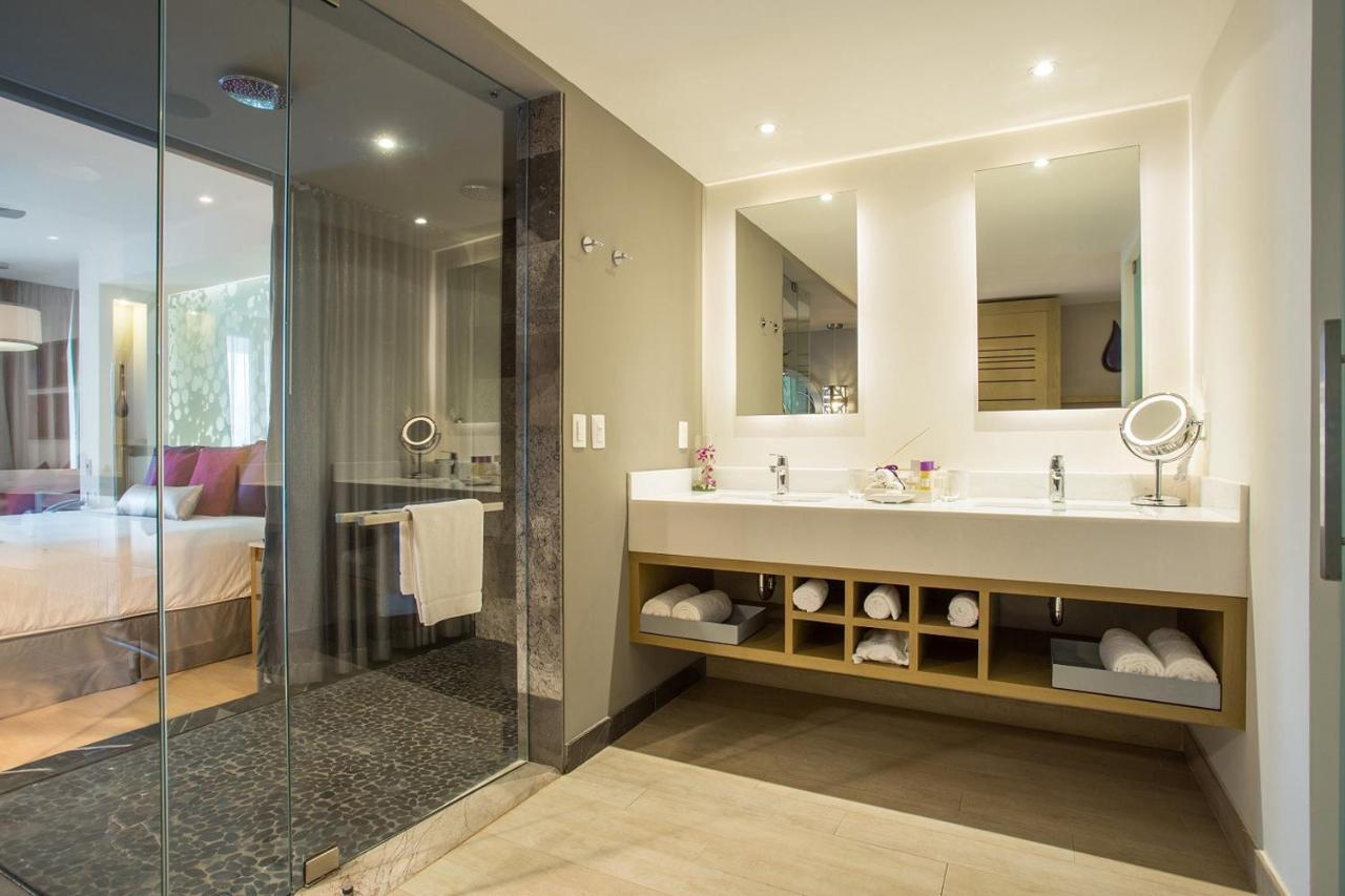 Suite King Principal Preferred Club com Acesso Direto à Piscina e Vista Tropical