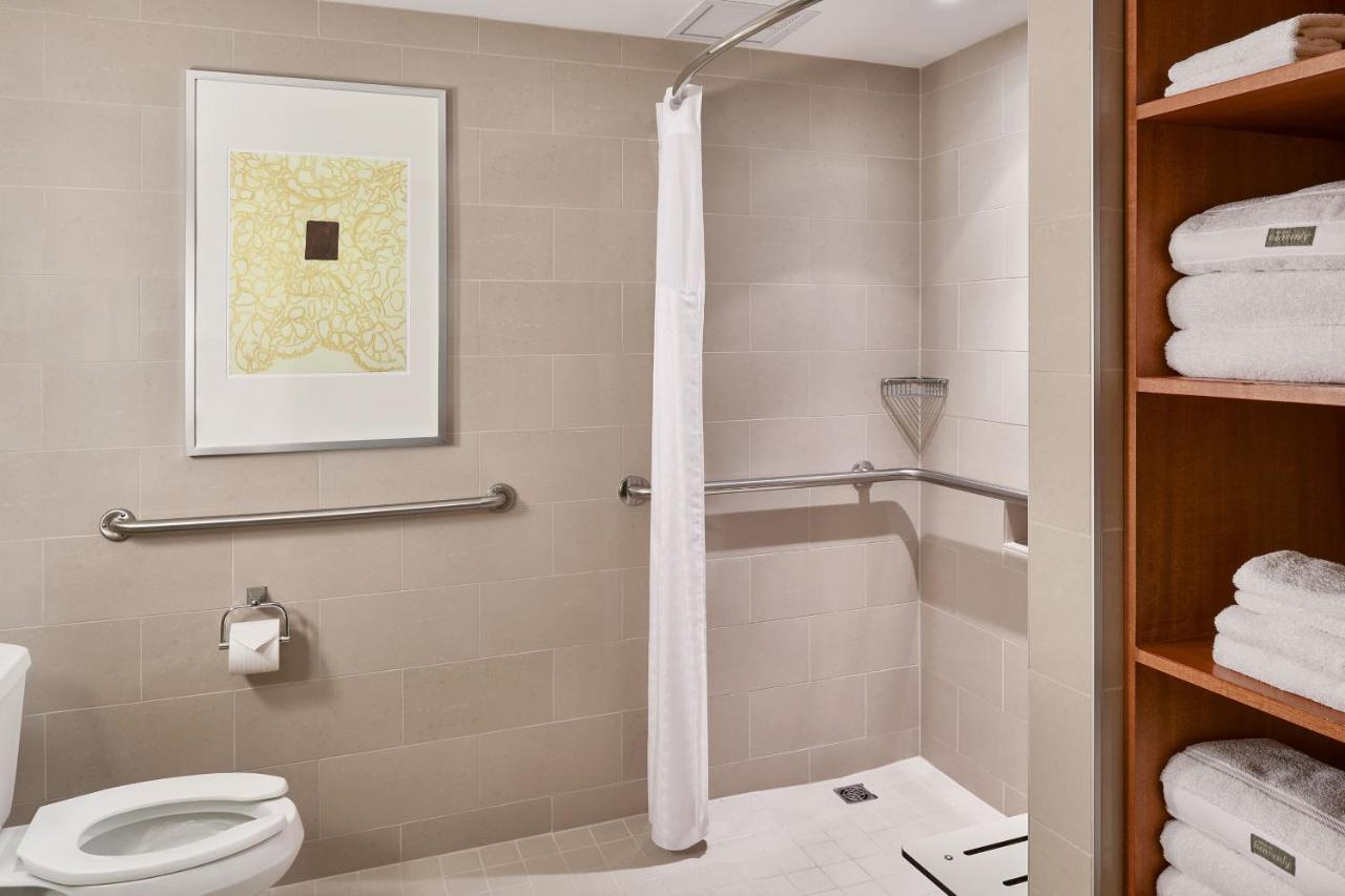 Standard Guest Room 1 King,1379759726:JPEG