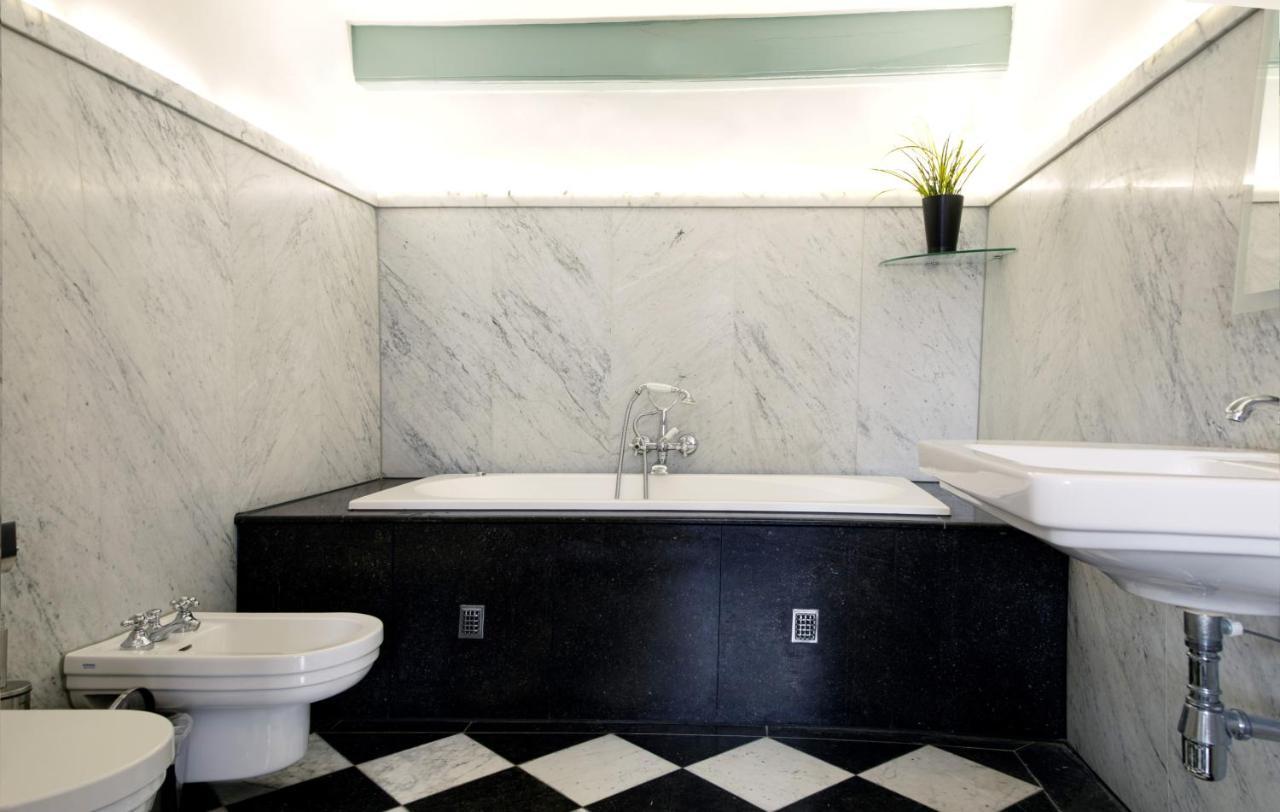 Deluxe Double Room Bath