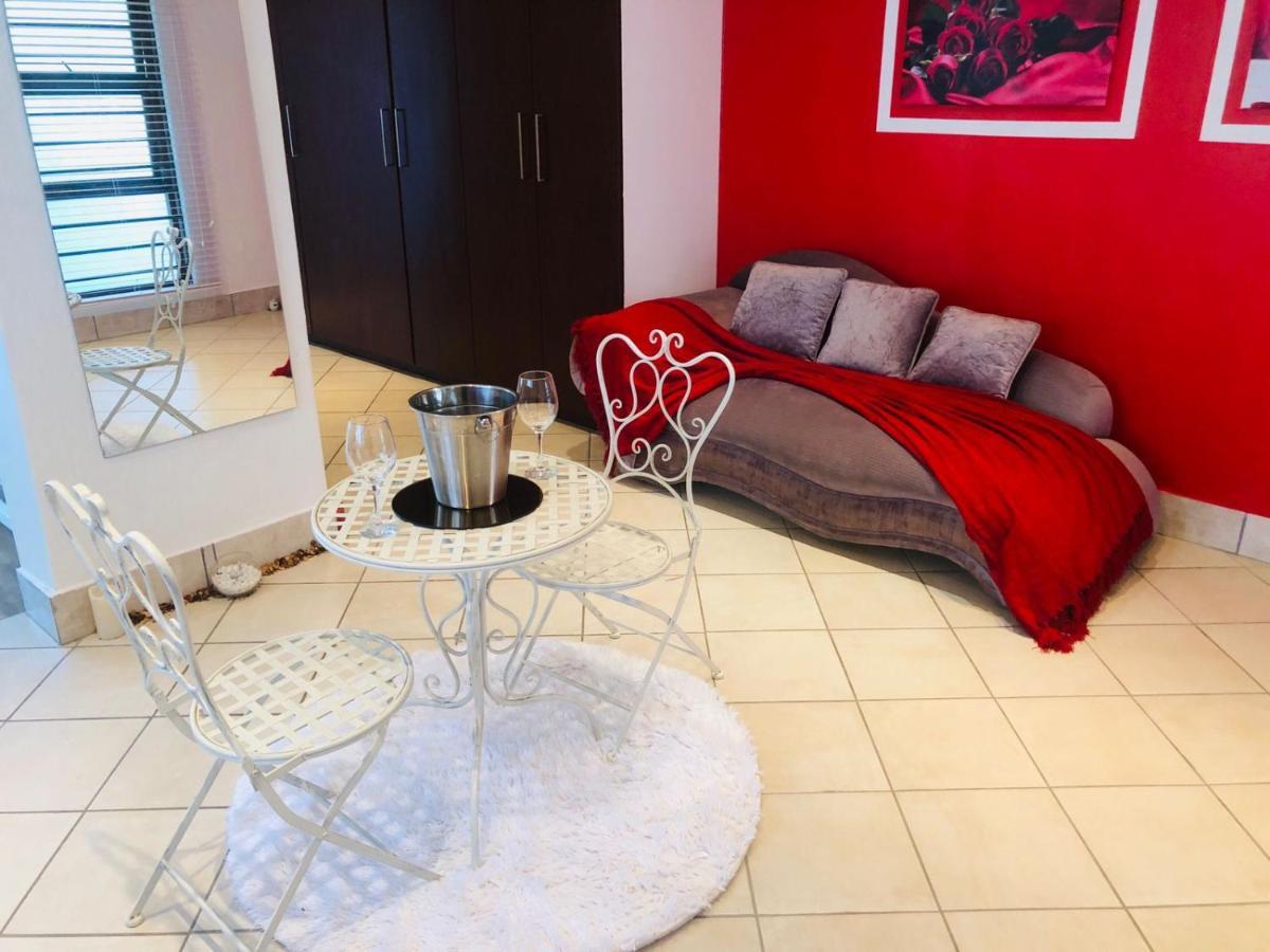 Honeymoon Suite