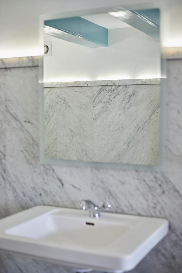 Deluxe Double Room Bath