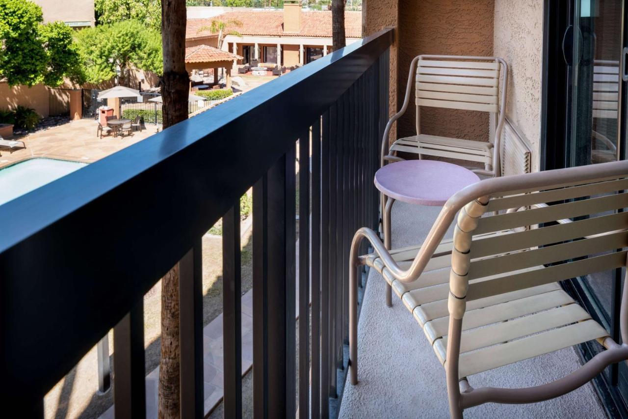 Deluxe Two Doubles Balcony or Patio