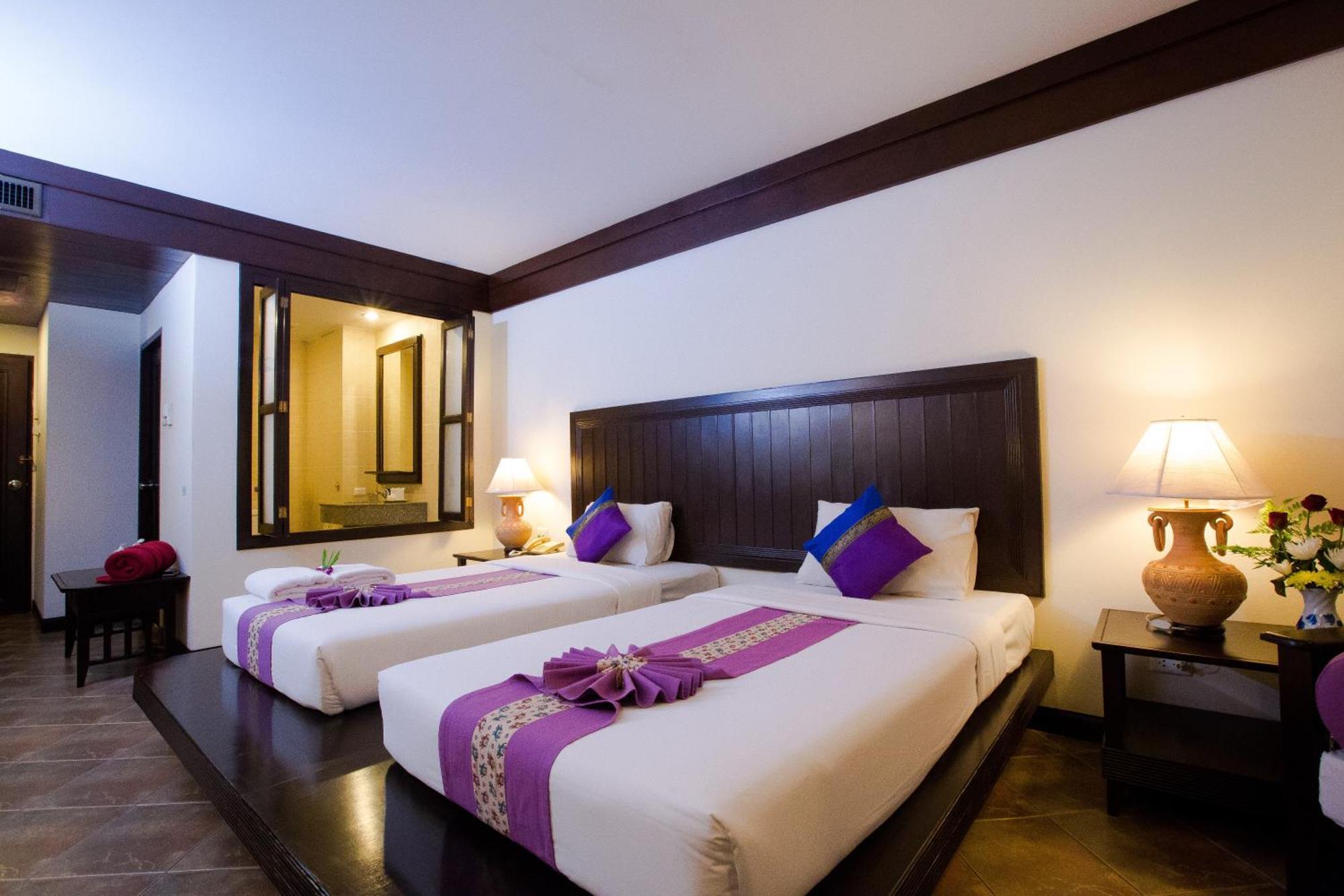 Deluxe Double or Twin Room Pool View