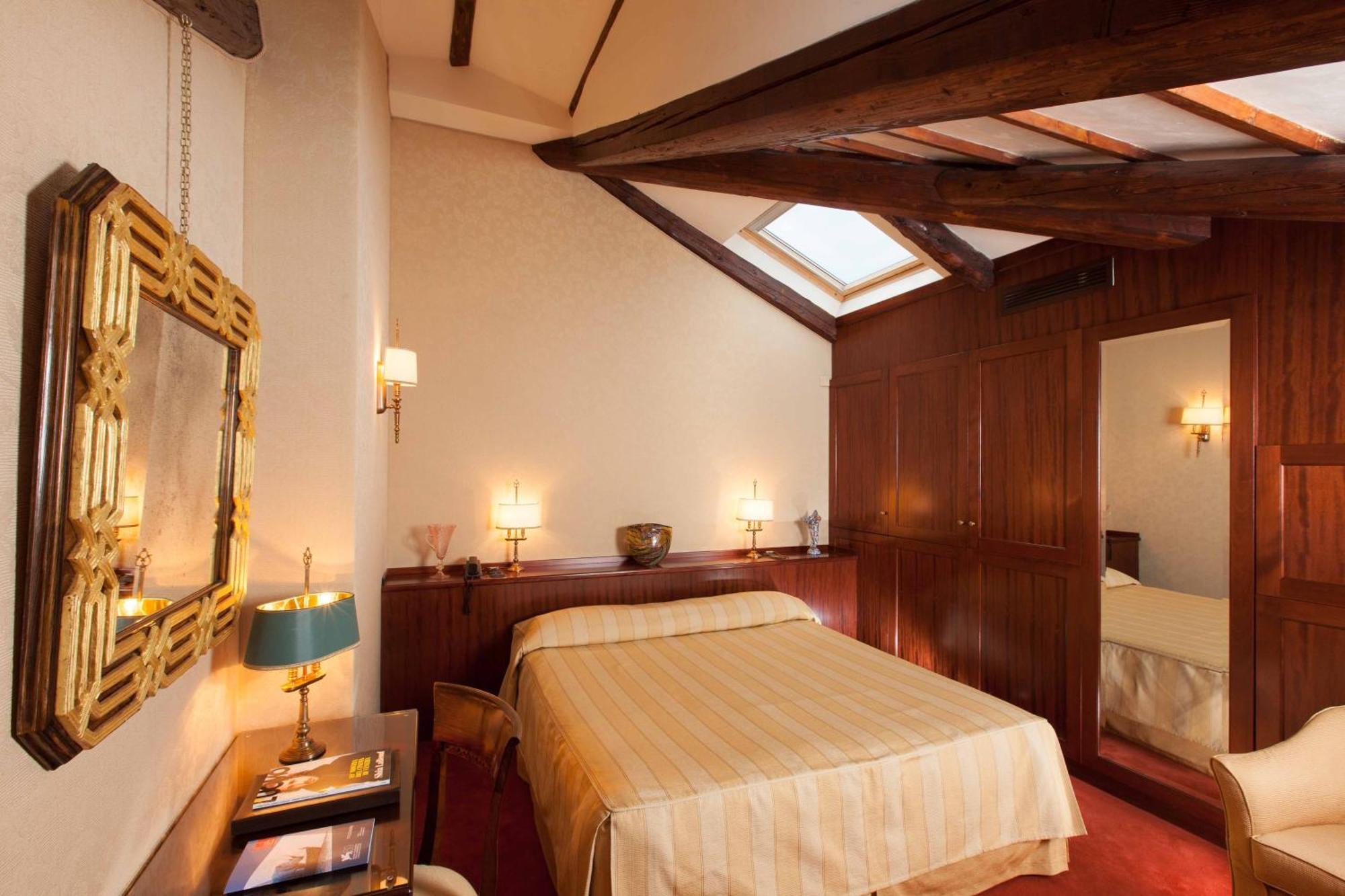 Camera Matrimoniale Superior
