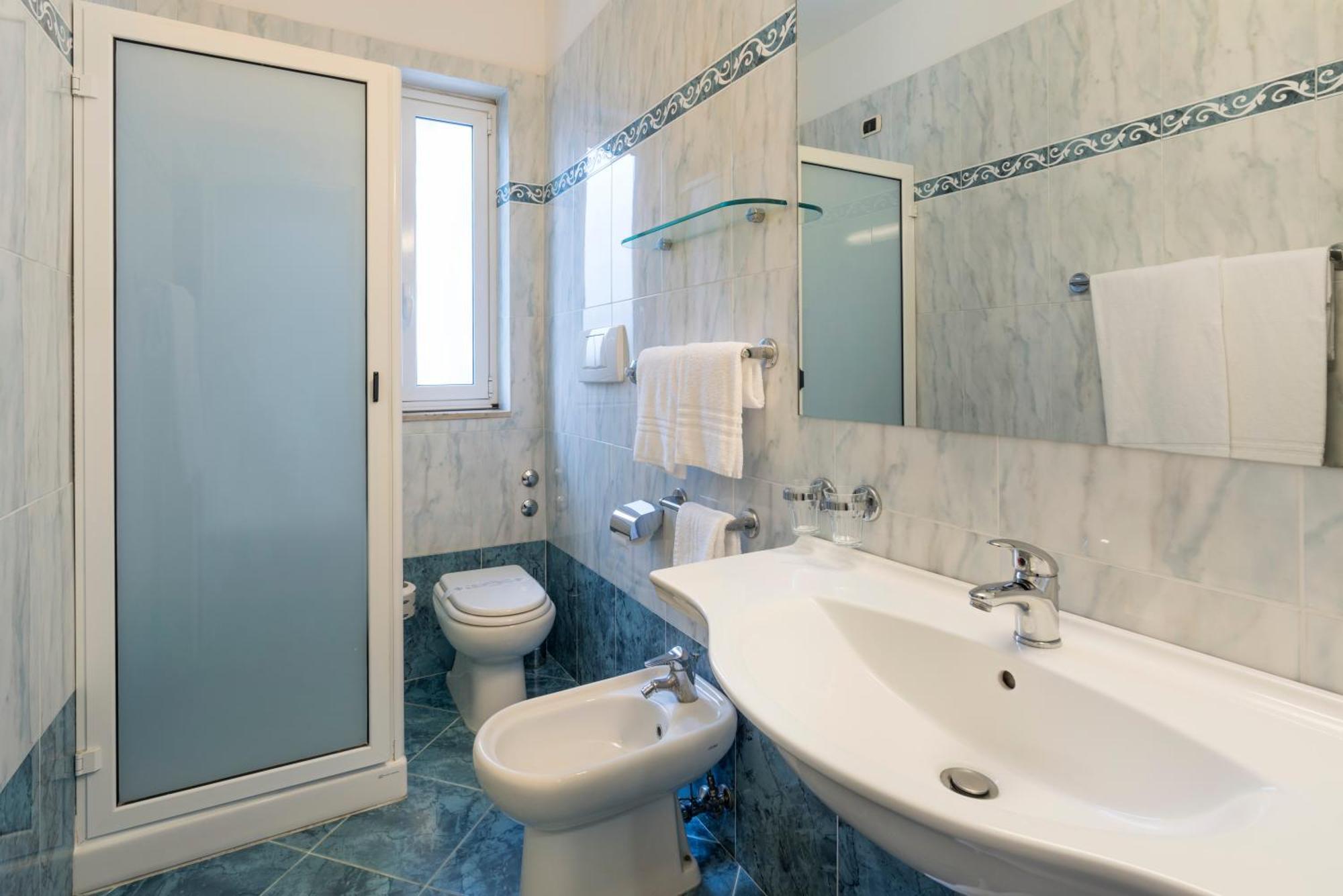 Double or Twin Room single use