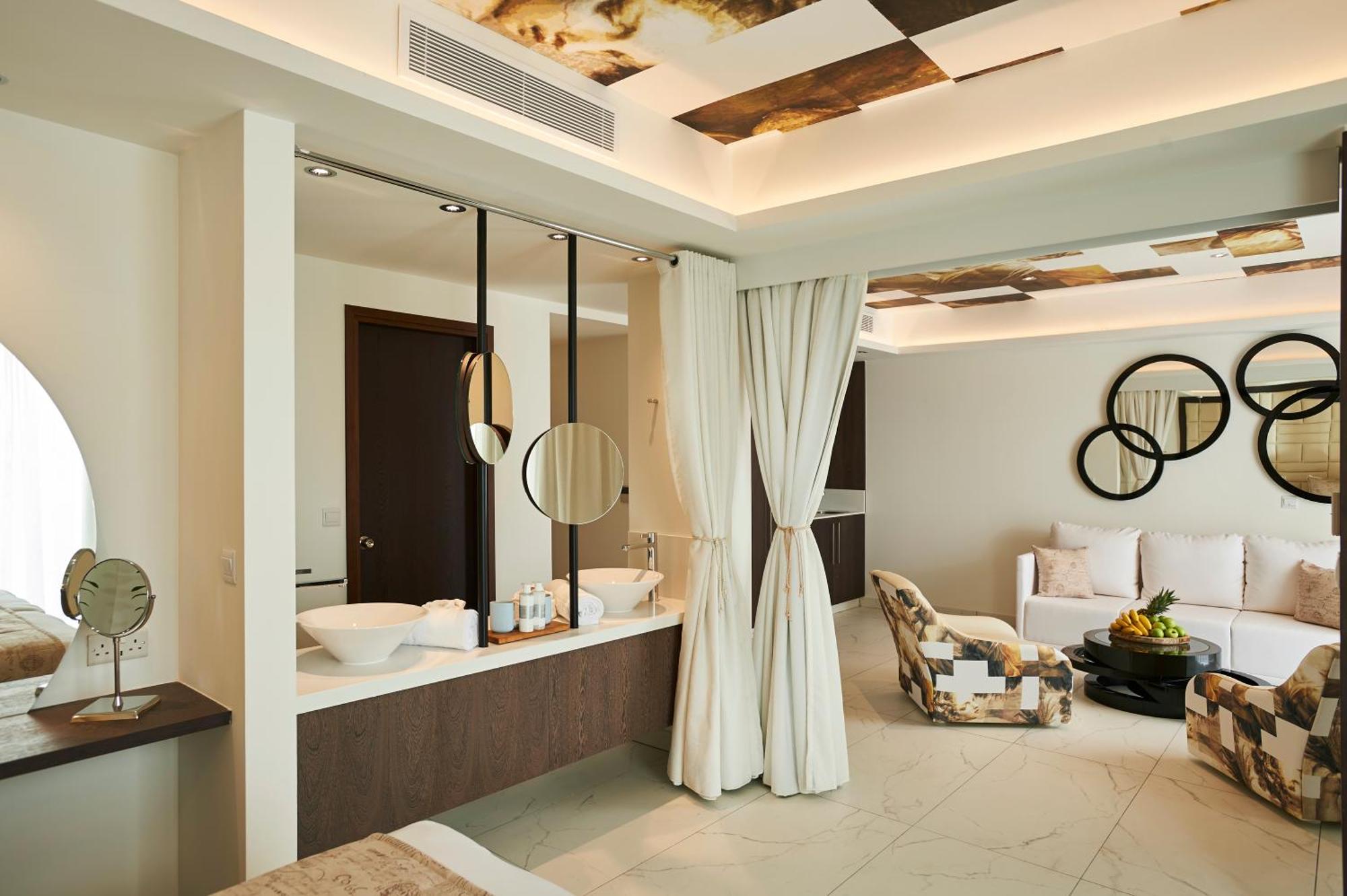 Executive Suite,1550323384:JPEG