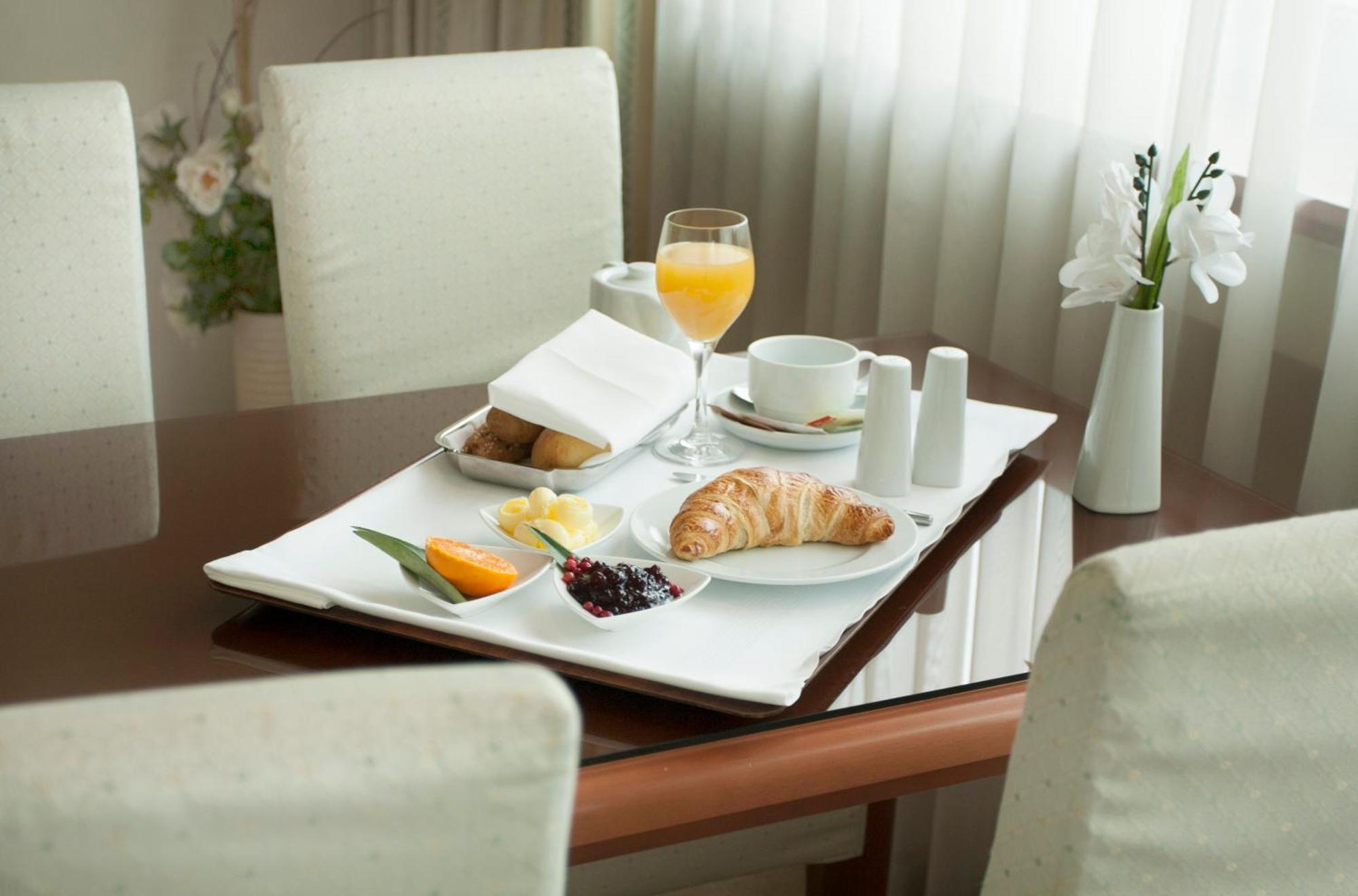 Executive Suite,1381100903:JPEG