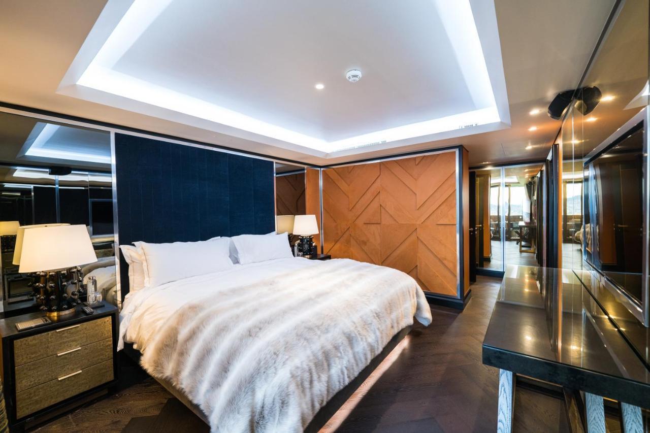 1 BED 