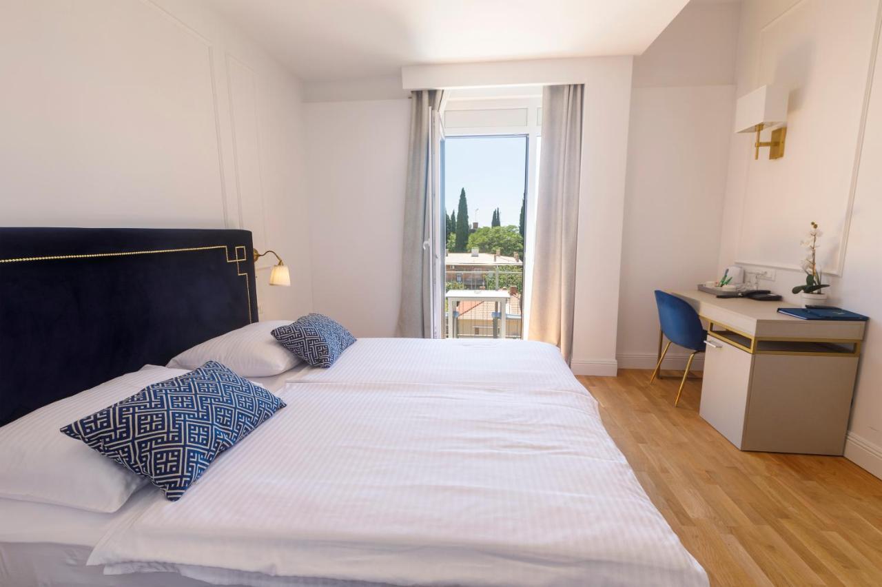 Quarto Triplo com Varanda