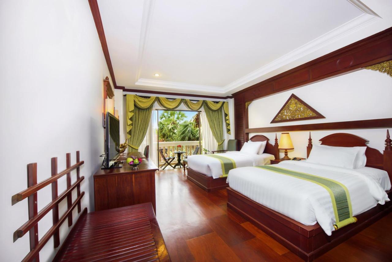 Premium Twin Room once-sunset cocktail set