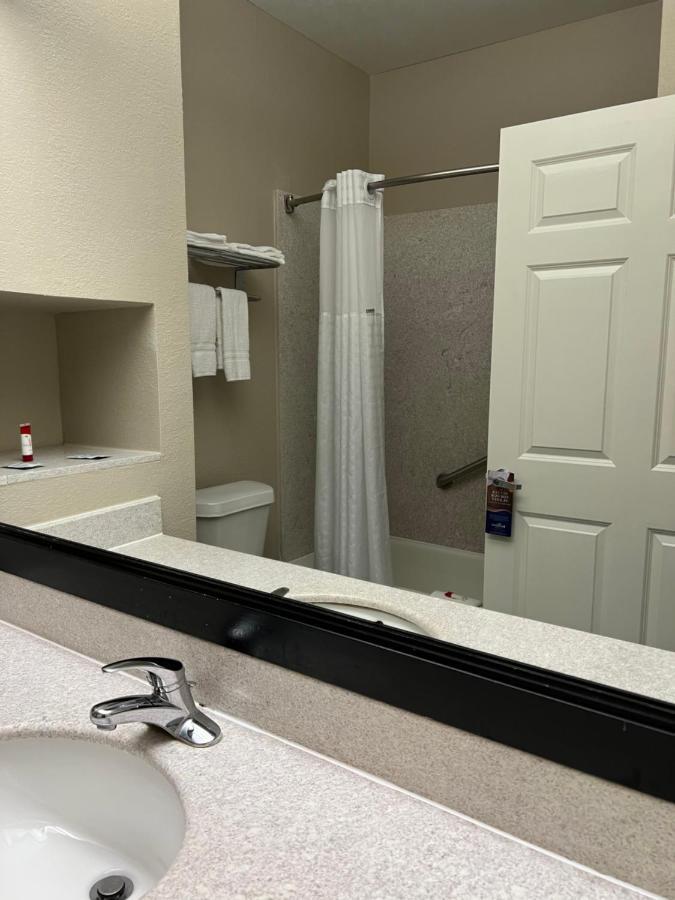 1 King Bed Mobility Accessible Room Bathtub w or Grab Bars Non-Smoking