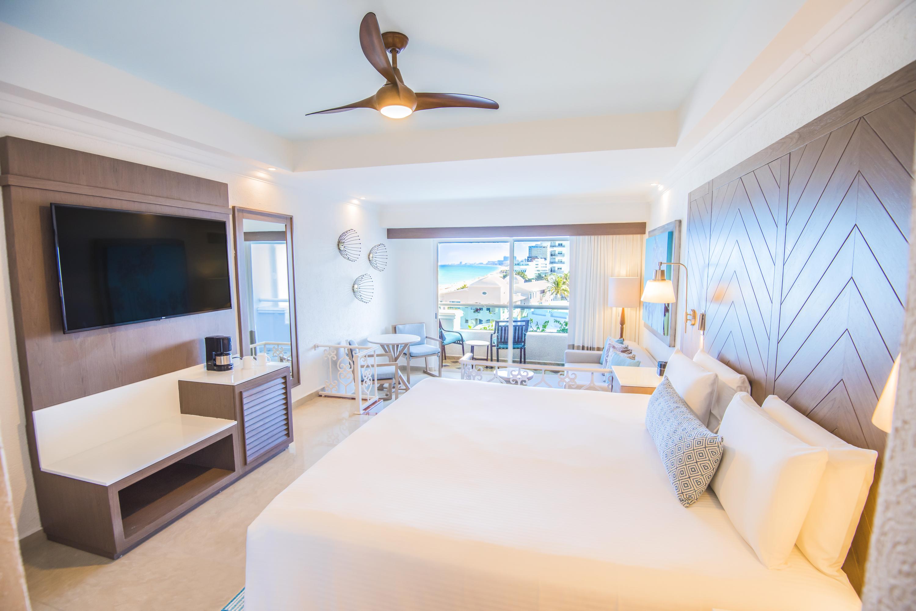 Junior Suite 1 King Bed Ocean View