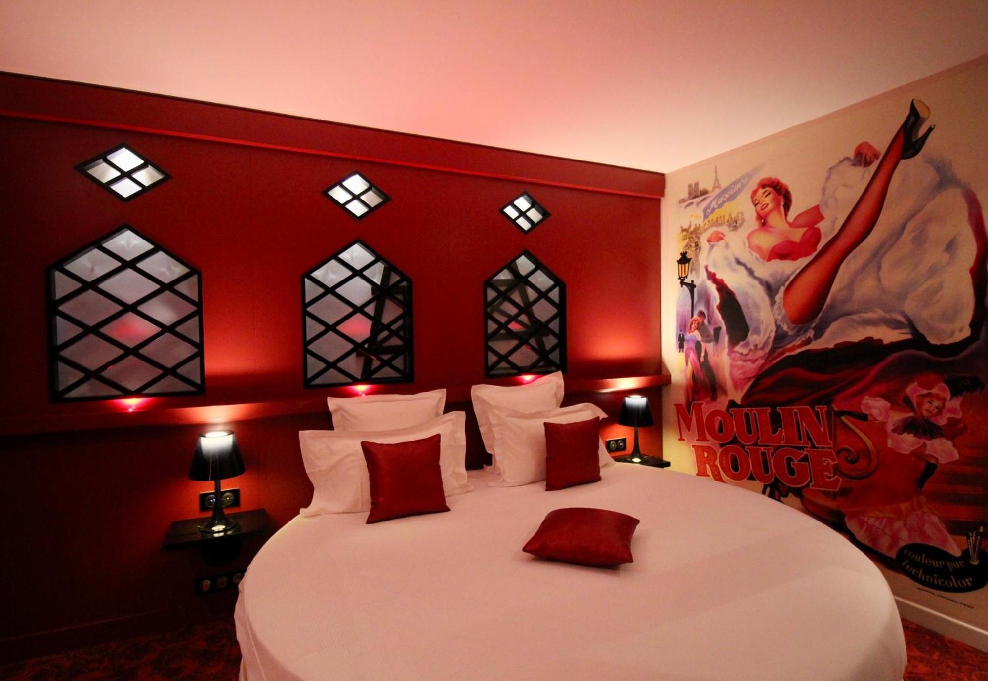 Double Room Moulin Rouge Shower