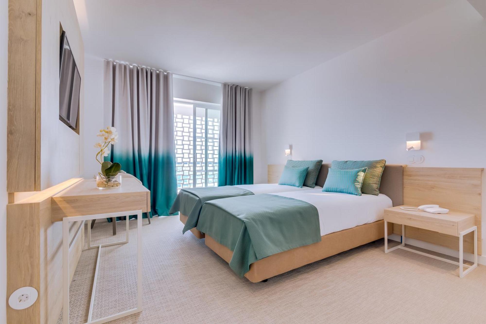 Double or Twin Room Balcony Sea View