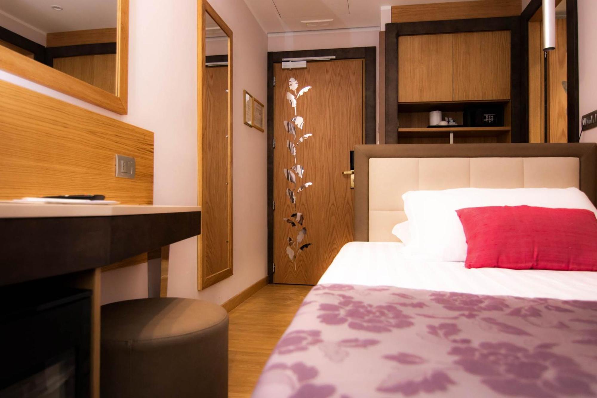 Quarto Pequeno - Cama Francesa