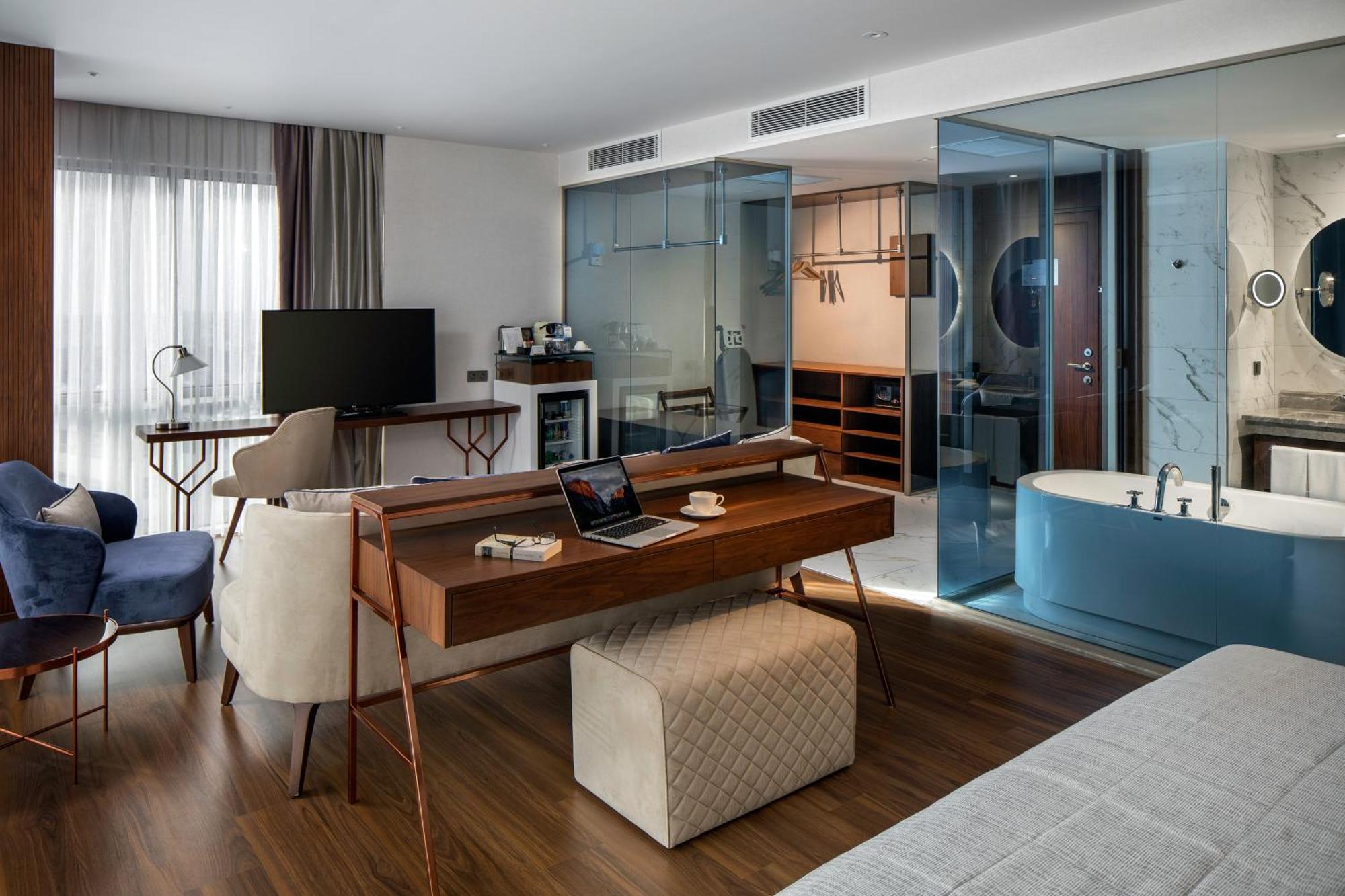 Corner Suite Golden Horn View
