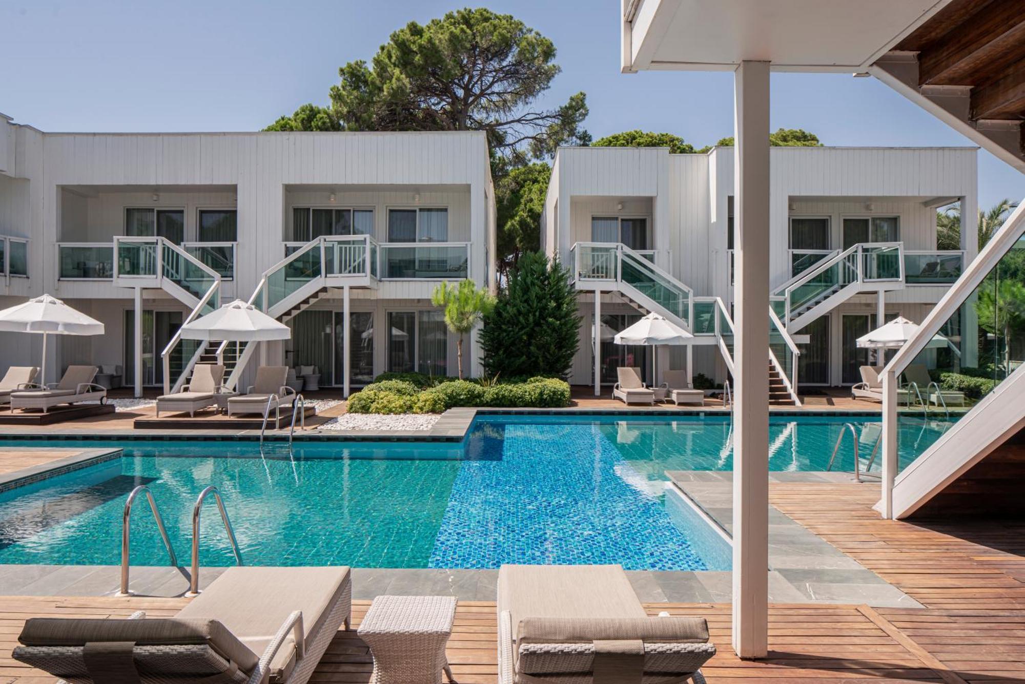 Luxury Pool Suite Upper Floor