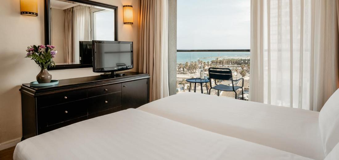 Junior King Suite Lounge Access