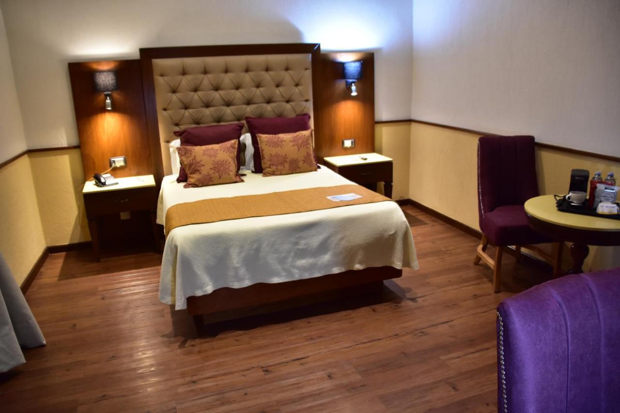 Standard Queen Room
