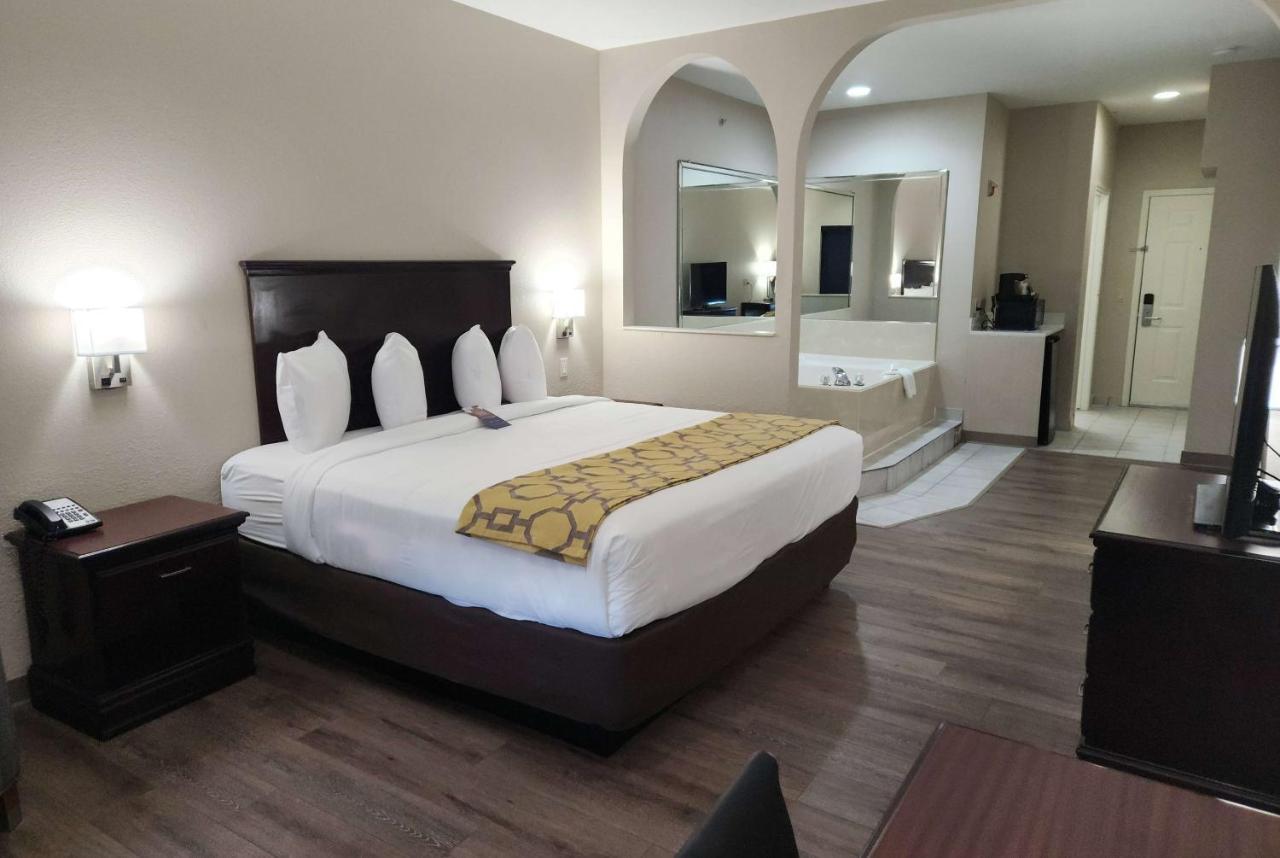 King Suite Jetted Tub Non-Smoking