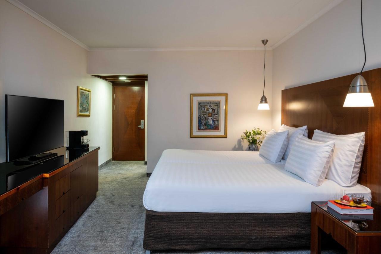 Standard King Room Mid Floor