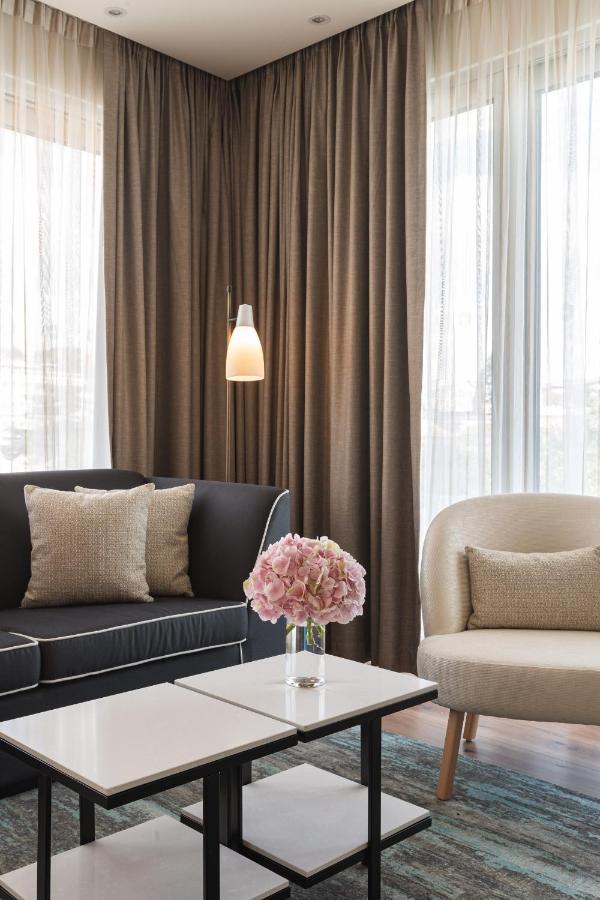 Suite Deluxe con cama grande y vistas al puente