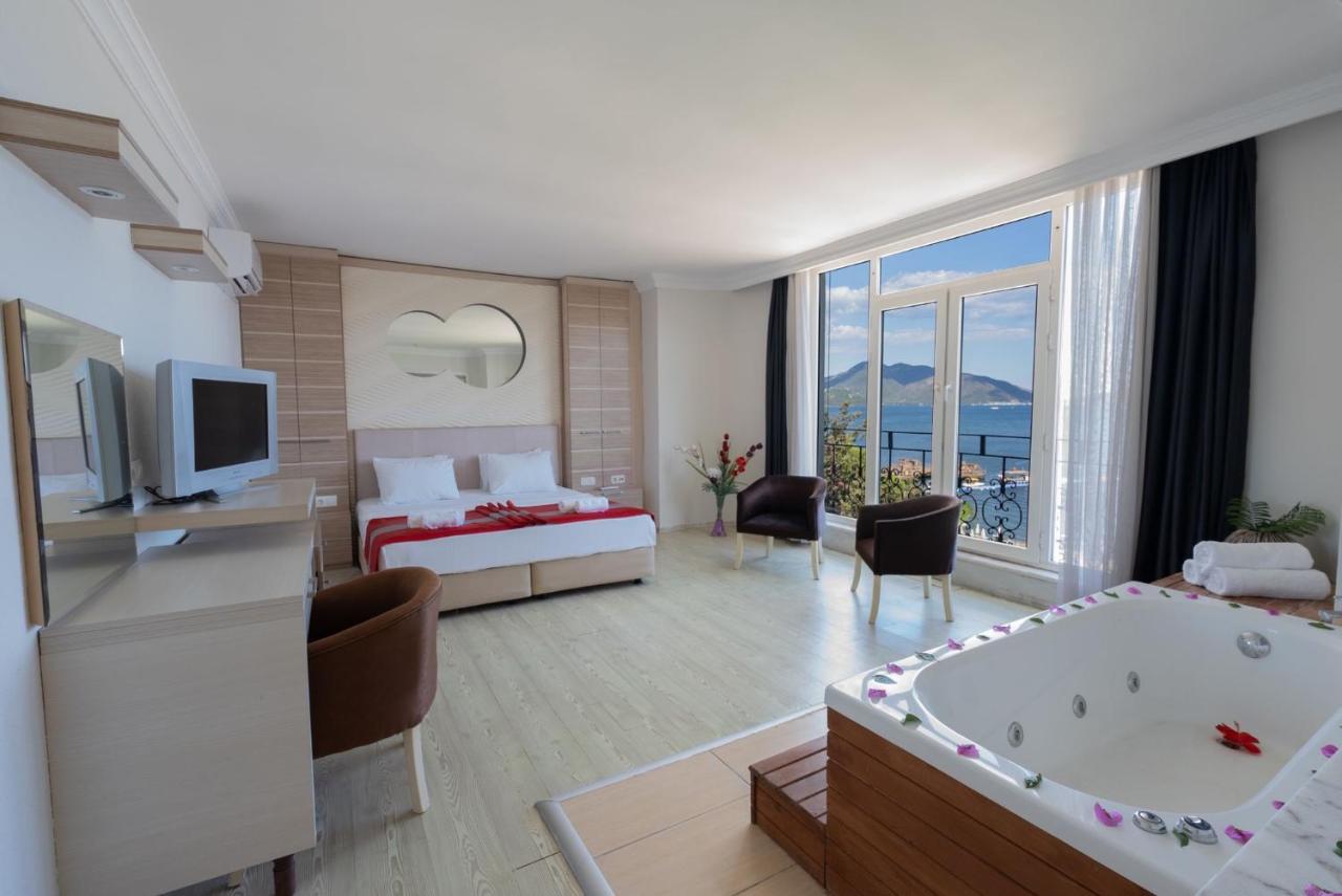 Deluxe Suite with Sea View
