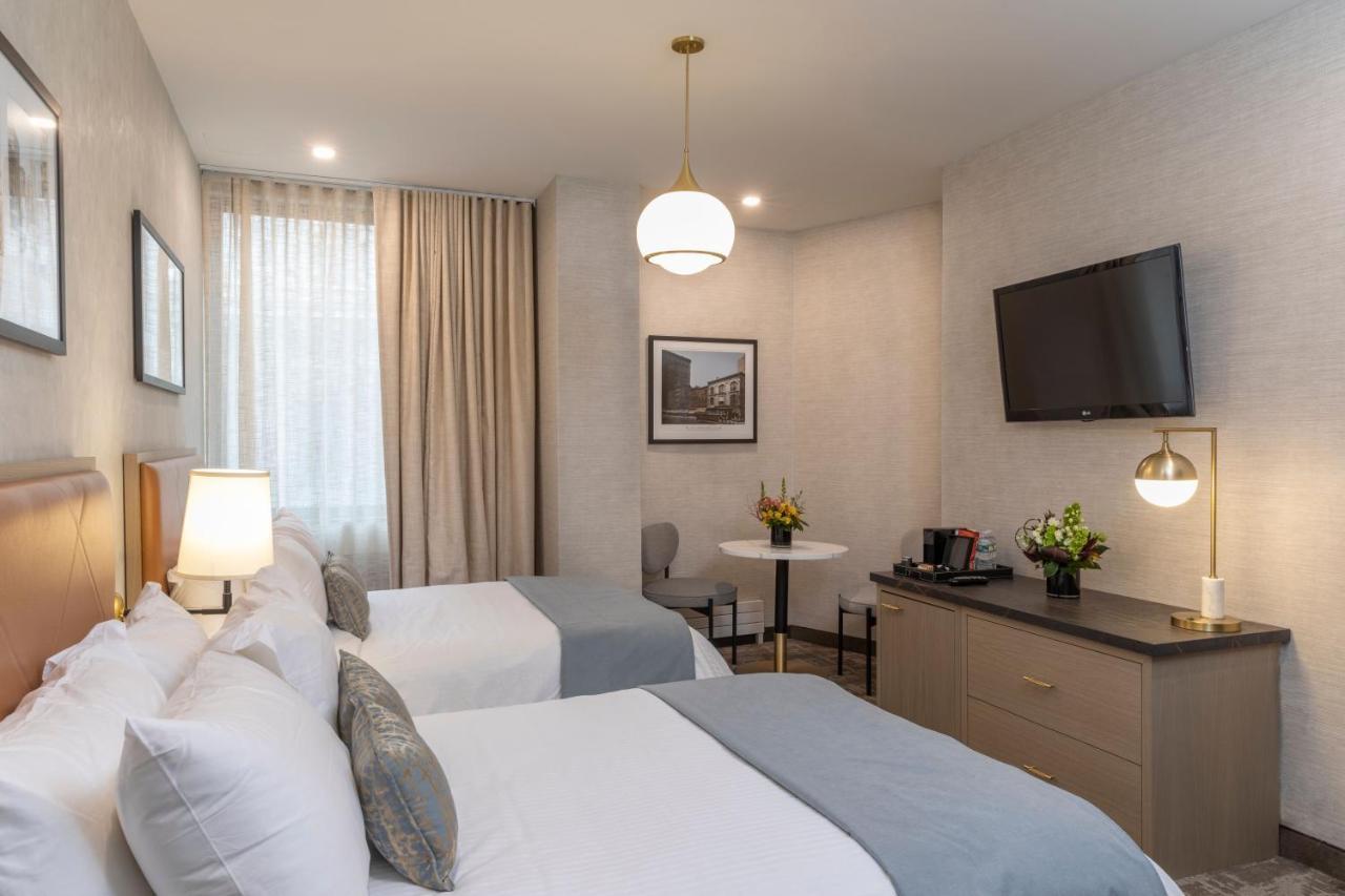 Quarto Duplo Deluxe com 2 Camas de Casal