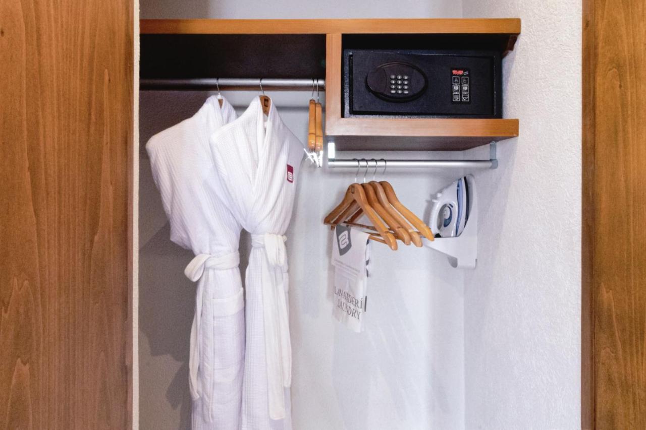 CRC 2Beds american breakfast for up to 2 adults