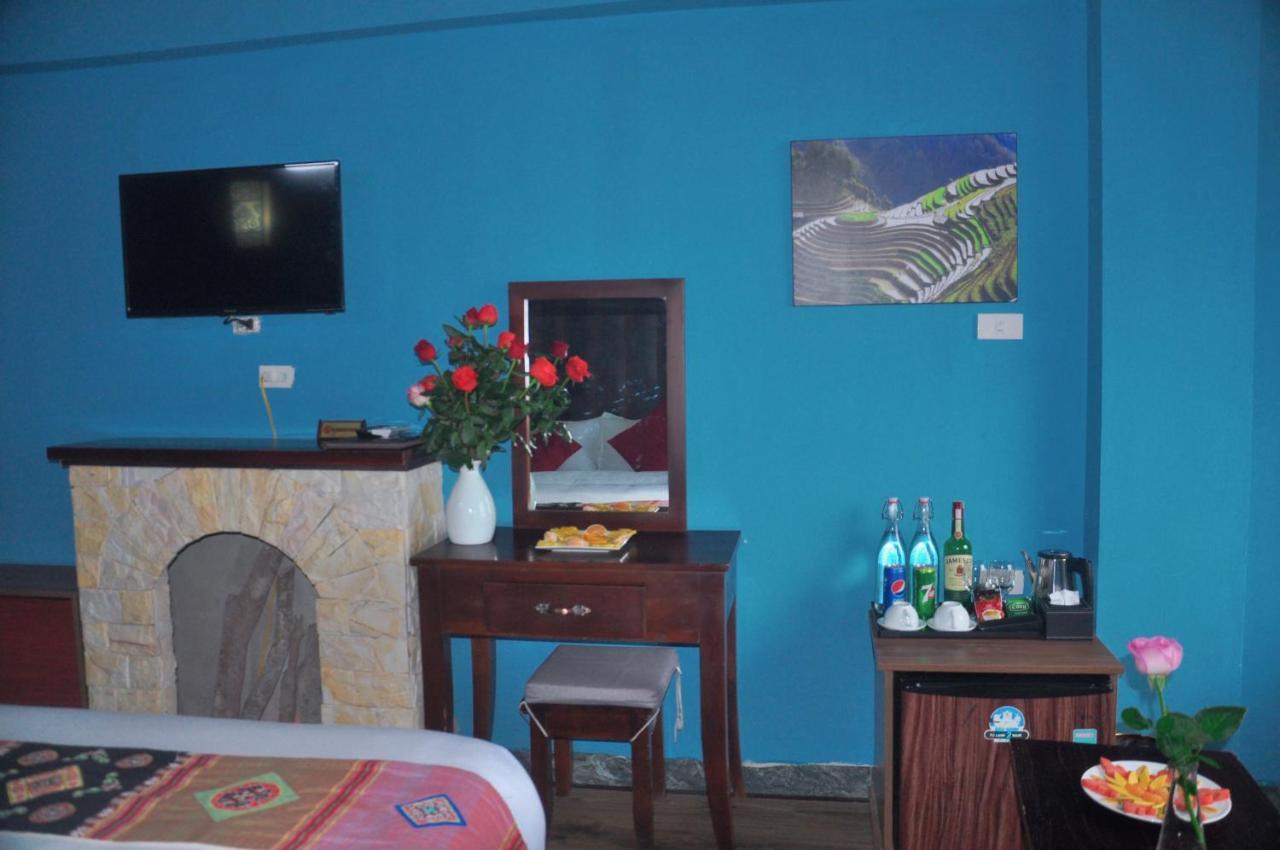 Family Room with Mountain View,1373776796:JPEG