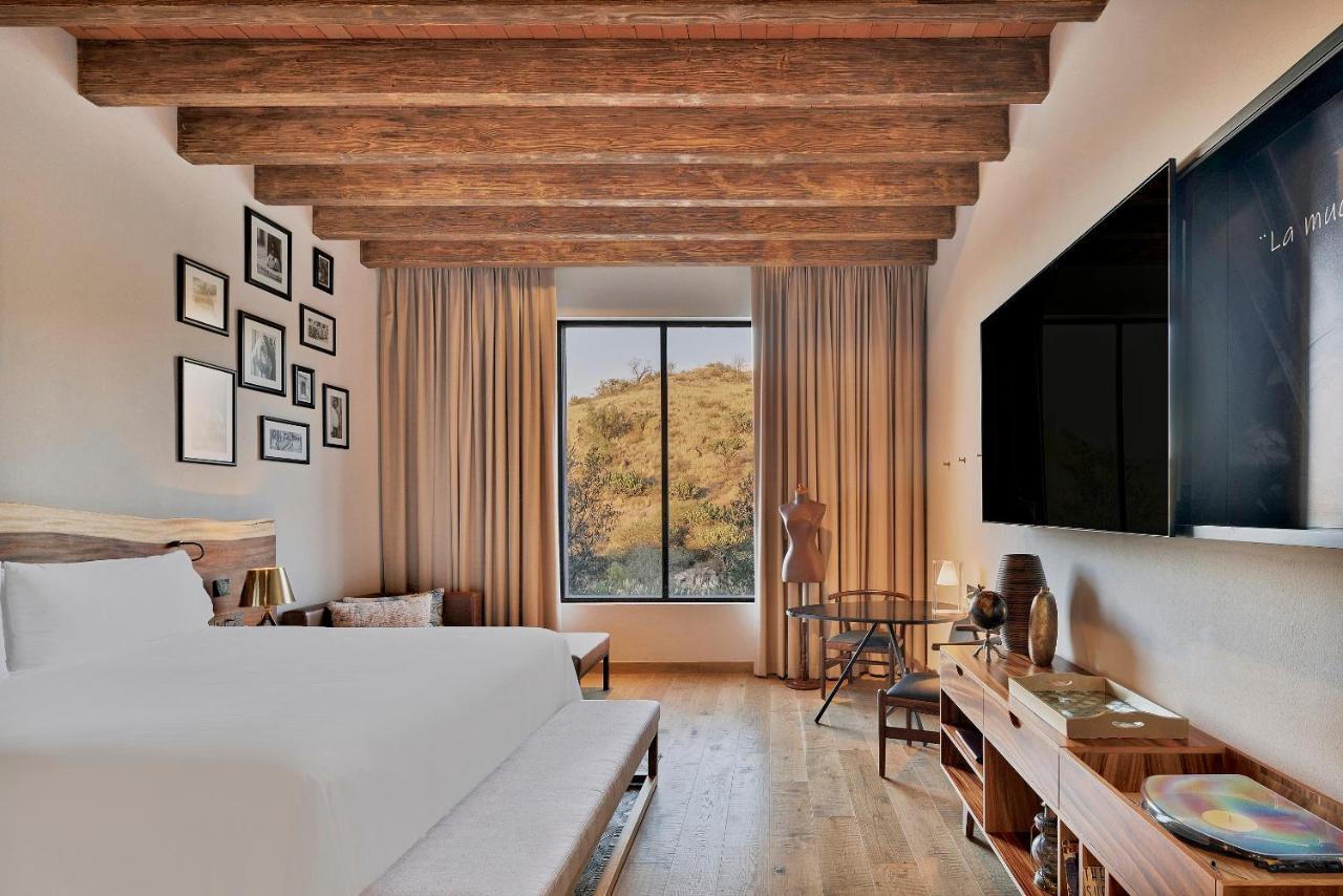 Deluxe Room 1 King
