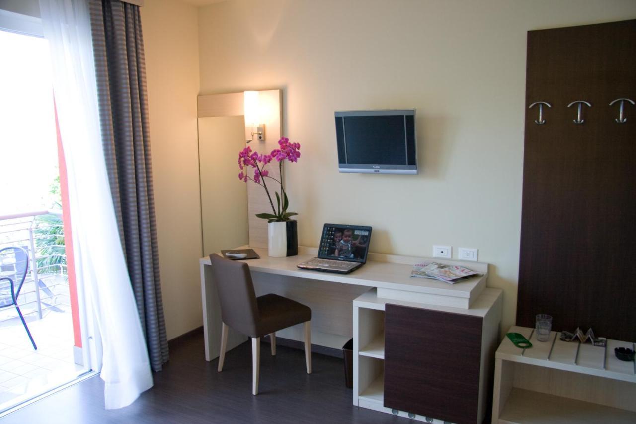 Triple Room with Lake View,1397506010:JPEG