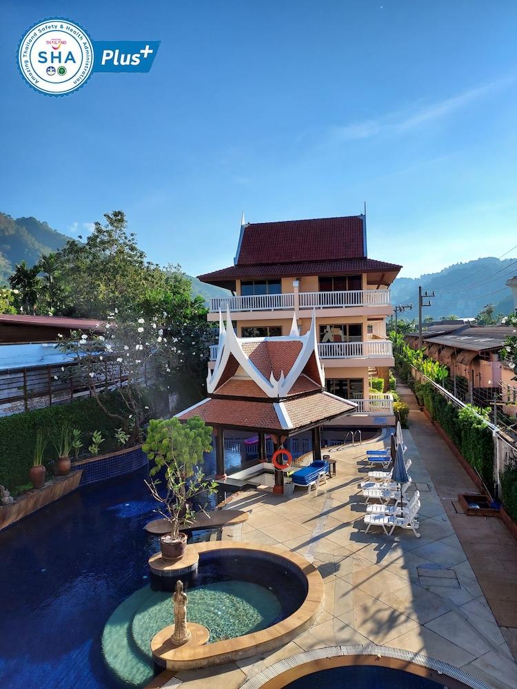 Deluxe Double or Twin Room Pool View