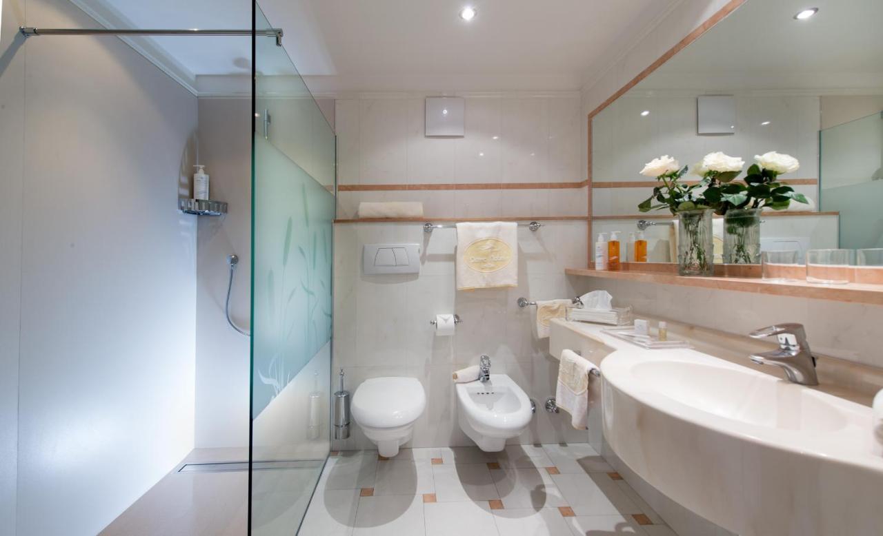 Double Room with Balcony,1479796004:JPEG