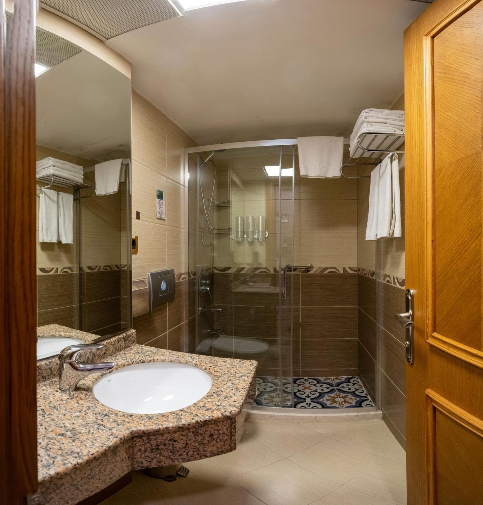 Budget Basement Floor Room