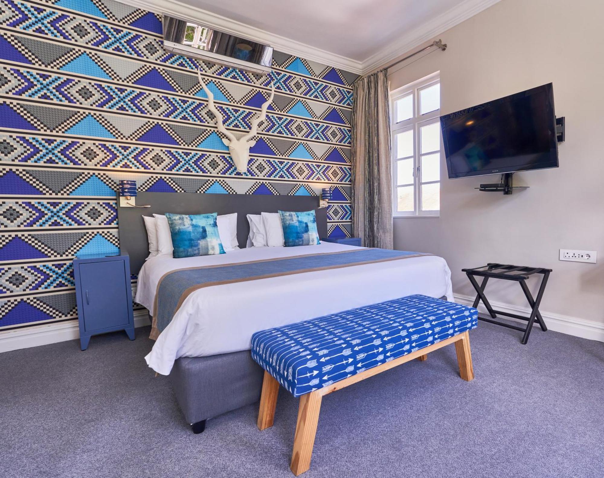 Double or Twin Room Table Mountain View