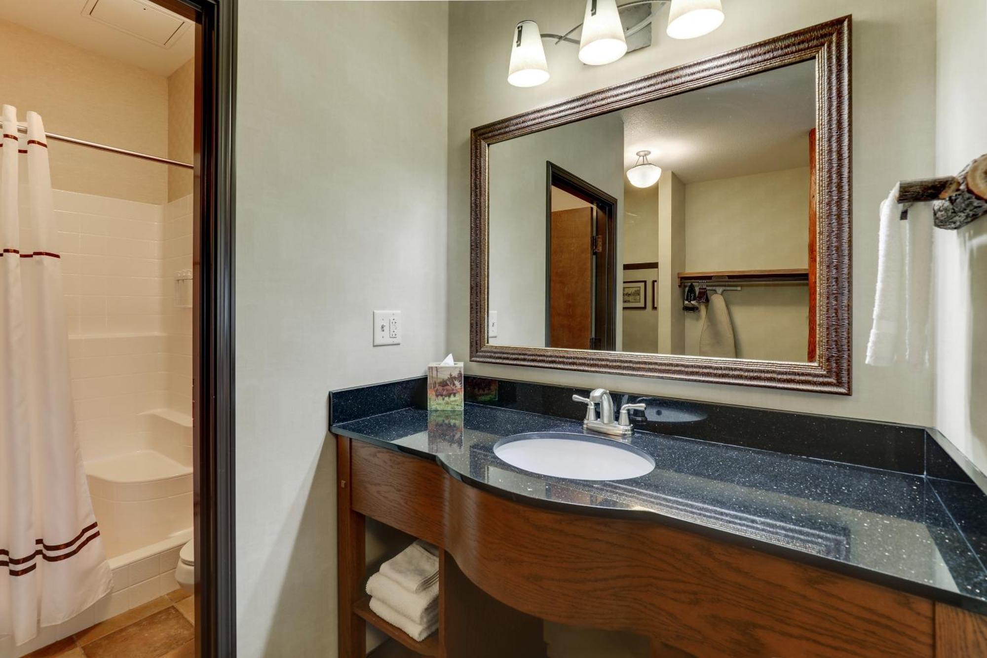 Suite with Hot Tub
