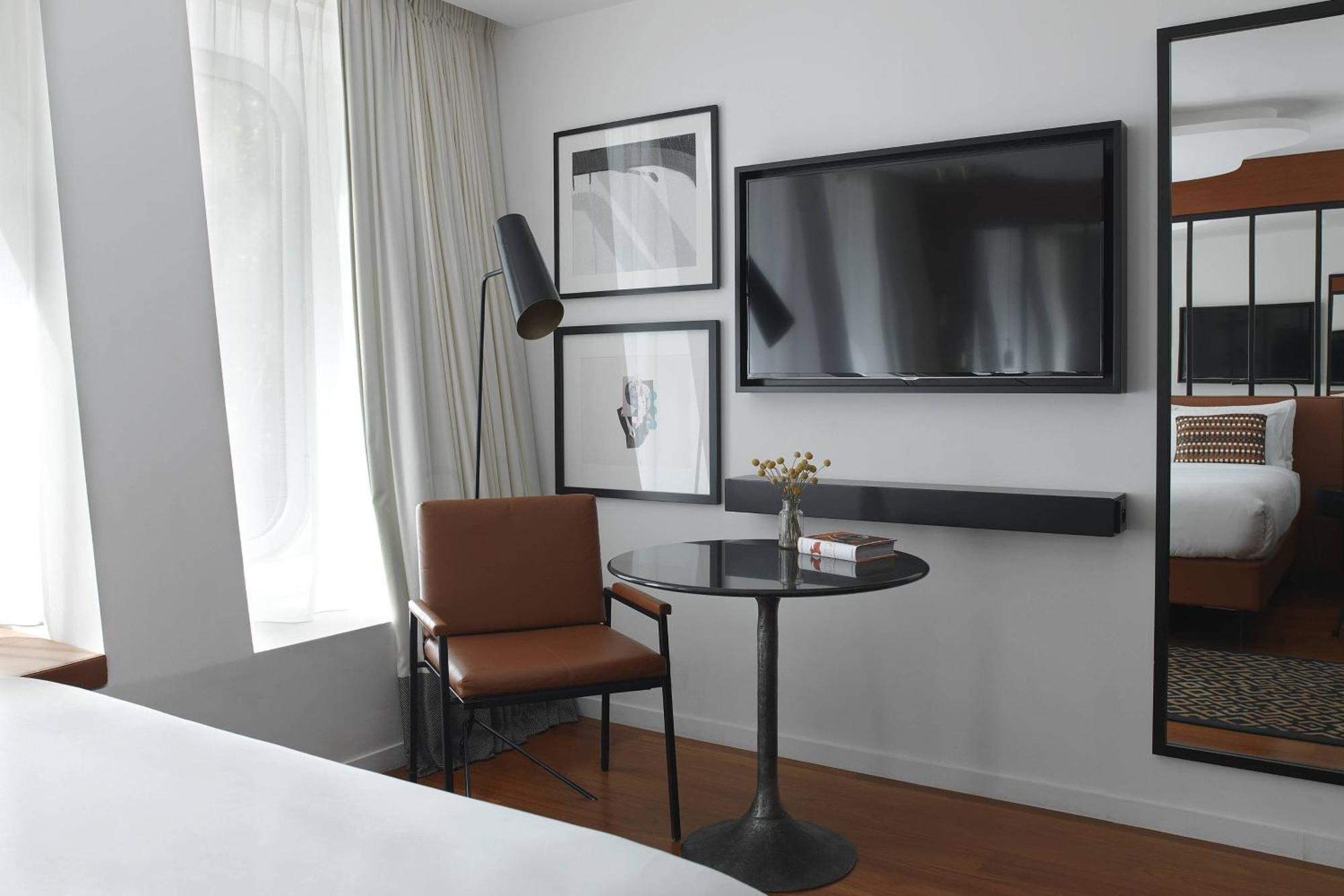 Kamer in Parijse Stijl met 1 Queensize Bed