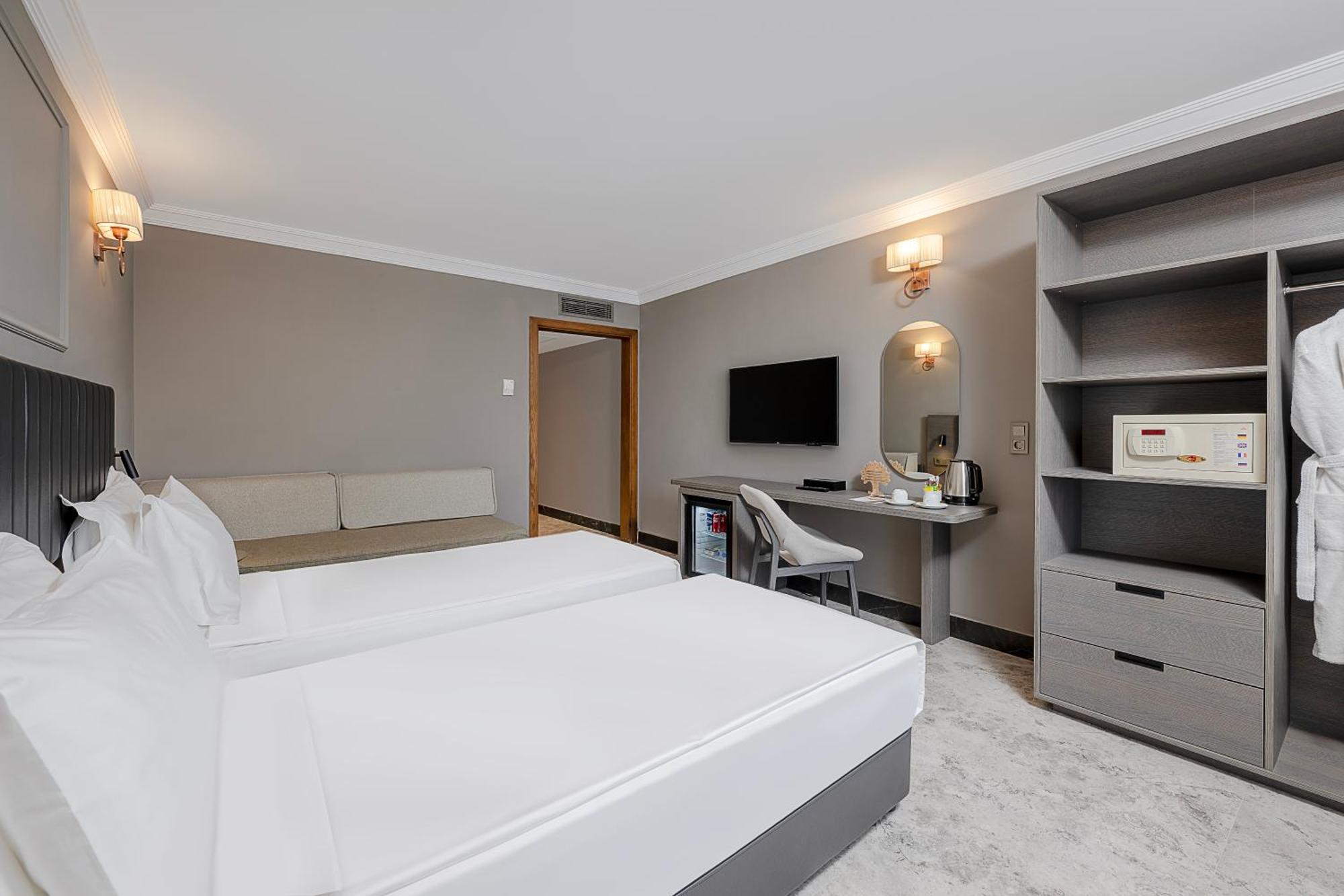 Superior Room Land View