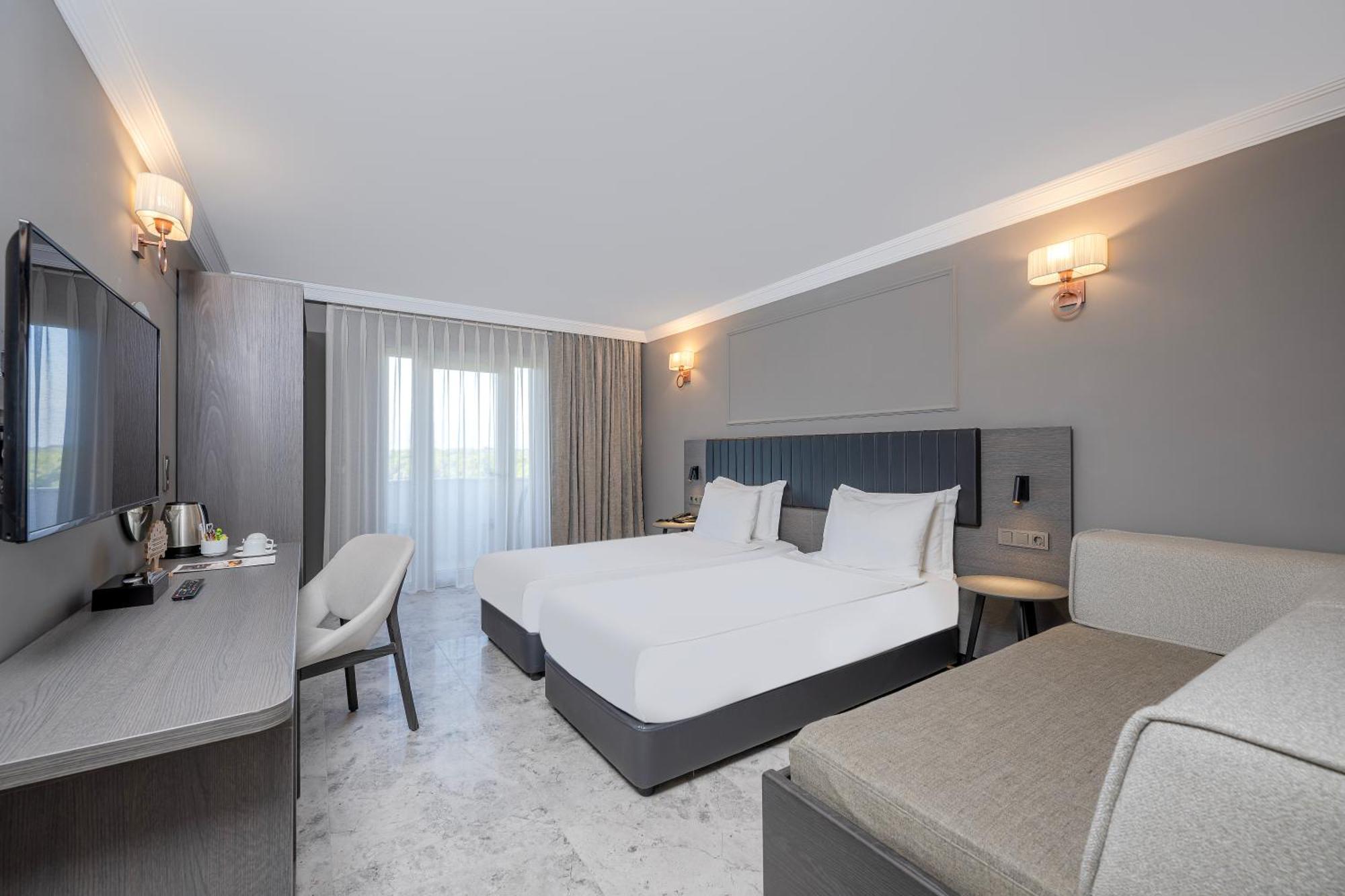 Superior Room Land View