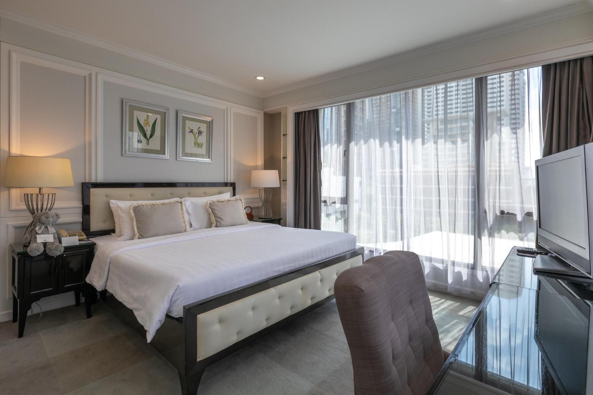 Two Bedroom Suite Lounge Access