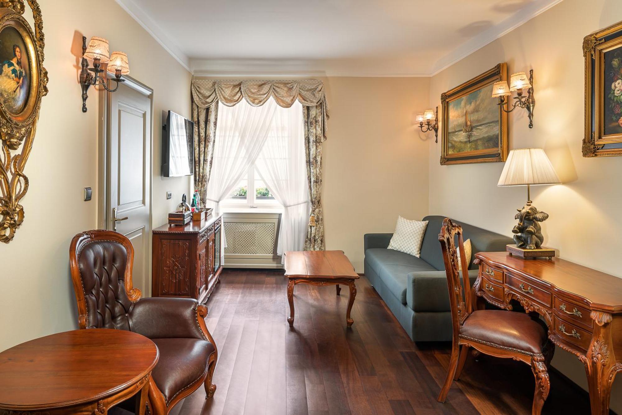 Deluxe Suite