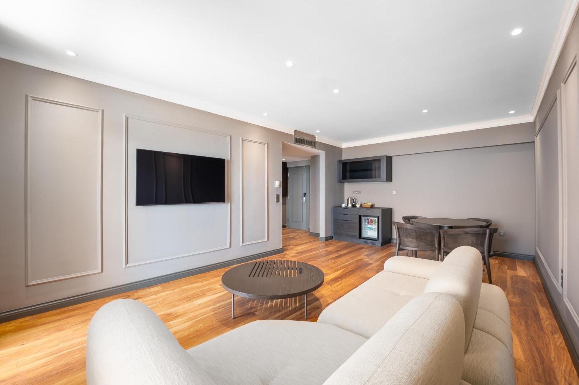 Deluxe Suite