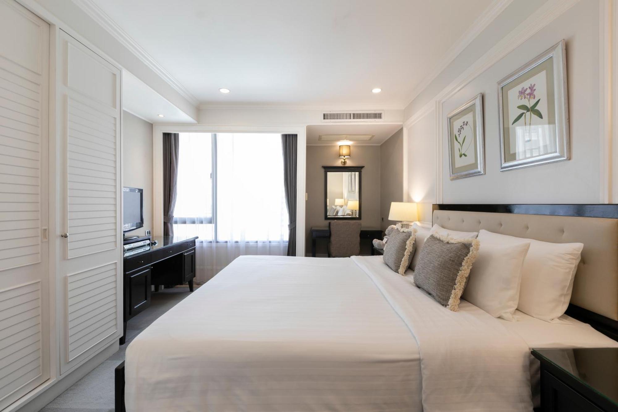 One Bedroom Suite Lounge Access