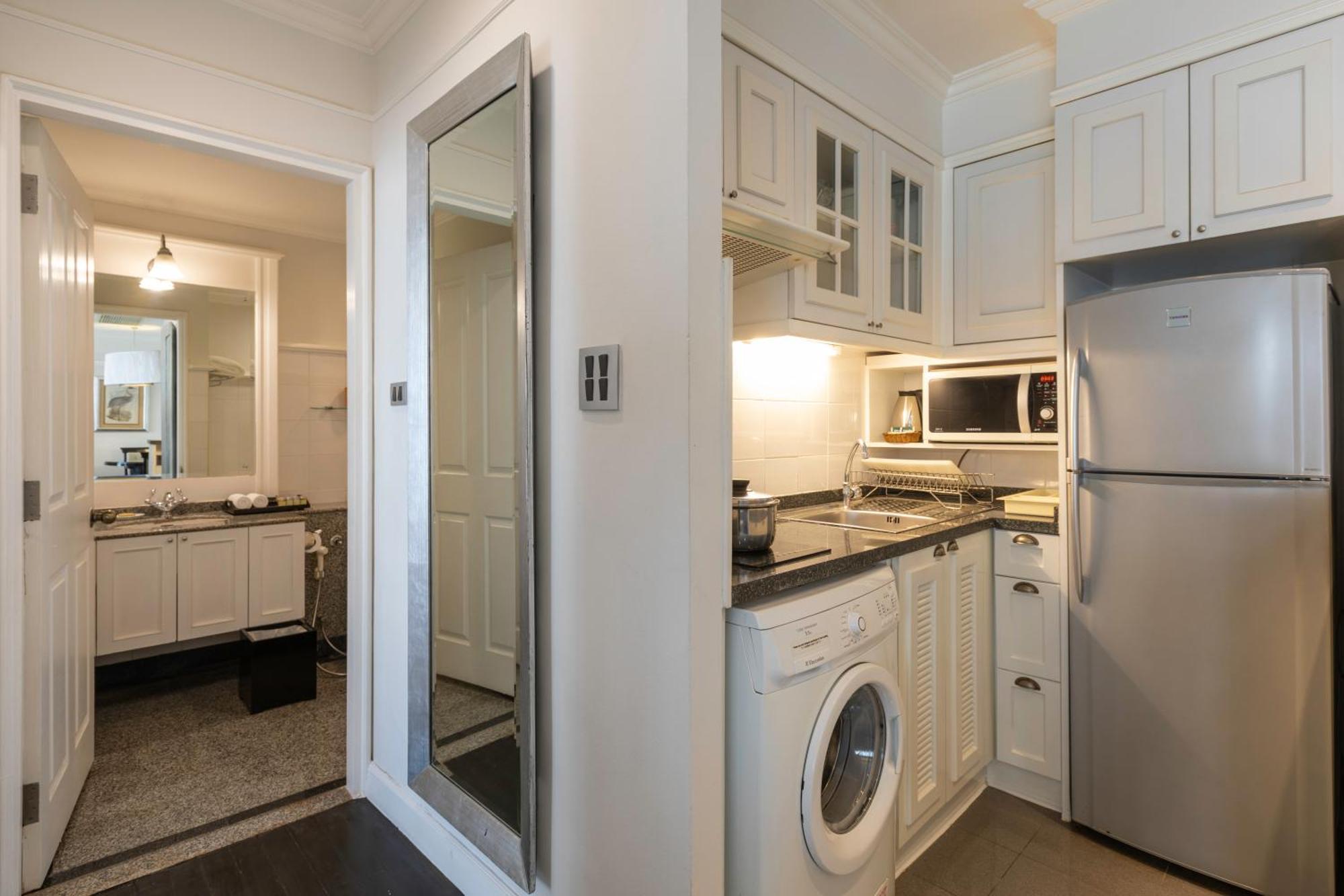 One Bedroom Suite Lounge Access