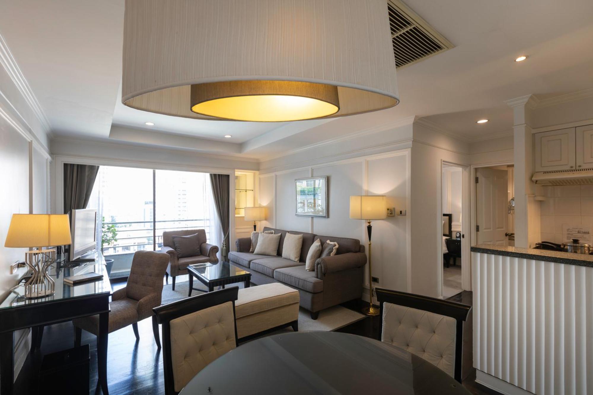 One Bedroom Suite Lounge Access