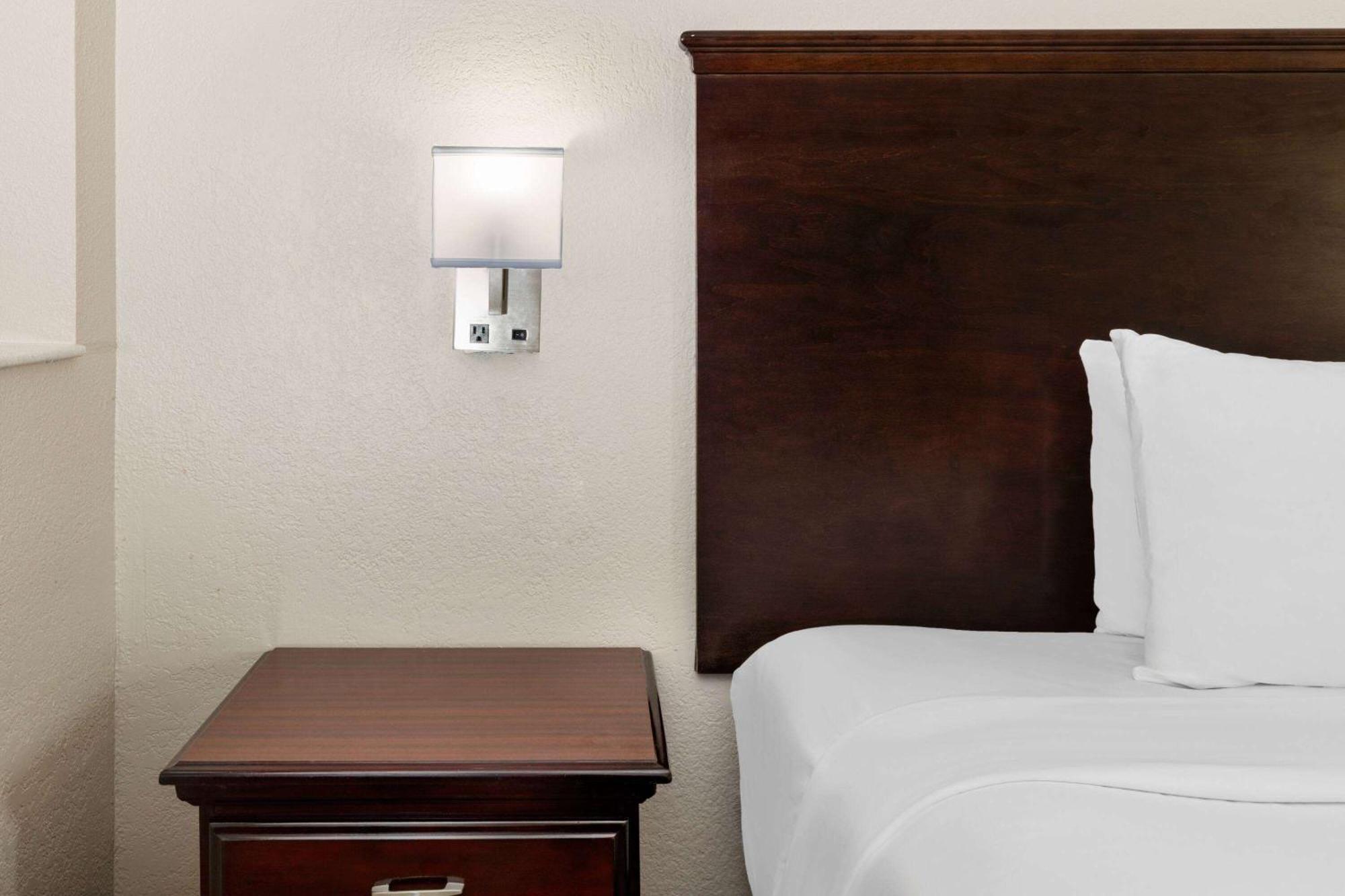 1 King Bed Mobility Accessible Room Bathtub w or Grab Bars Non-Smoking